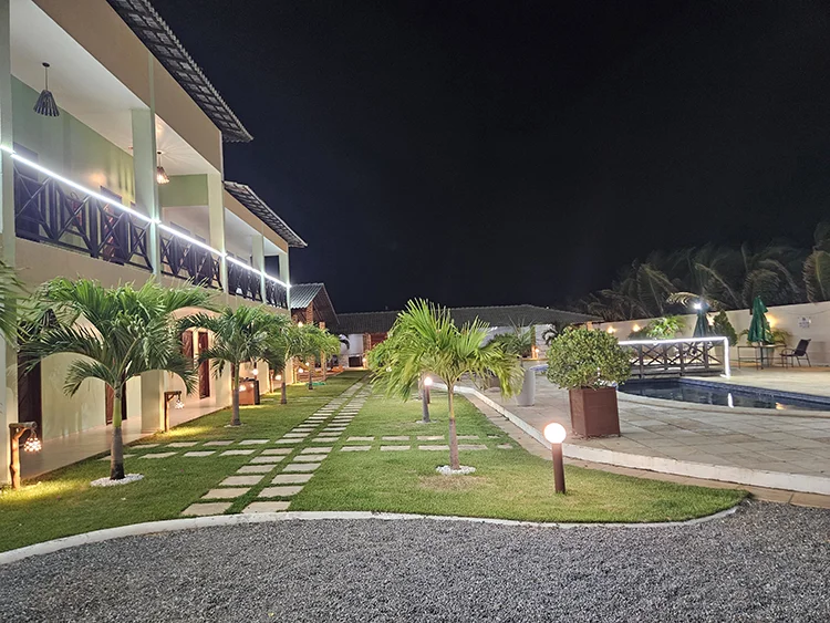 parque y piscina nocturno posada Pousada Familiar em Luis Correia